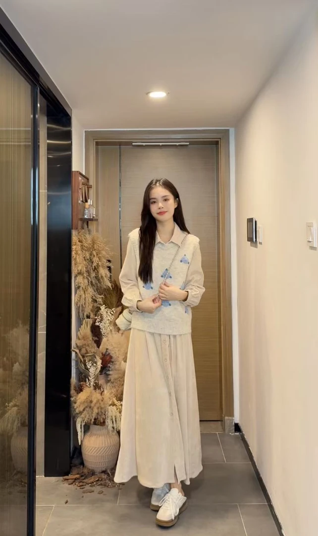 AN.XIN【小镇晴空~杏色】韩系通勤排扣减龄连衣裙+钩花毛衣马夹5268