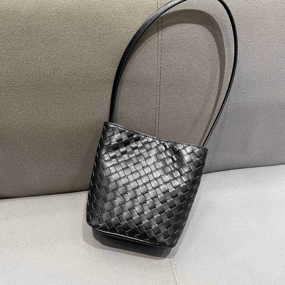 【A303-7068】韩版小众高级感简约黑色编织包水桶大容量单肩包
