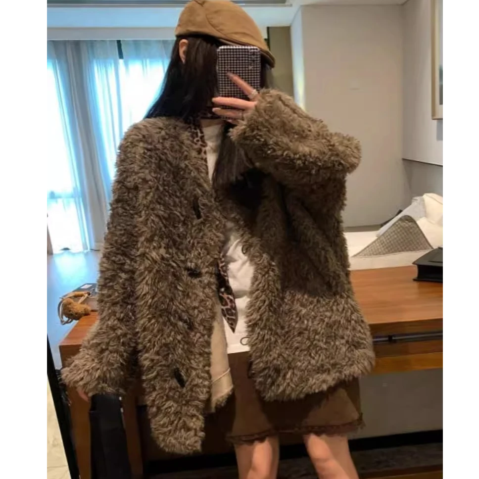 2024冬季新款毛毛外套女中长款皮毛一体开杉牛角扣宽松加厚大衣