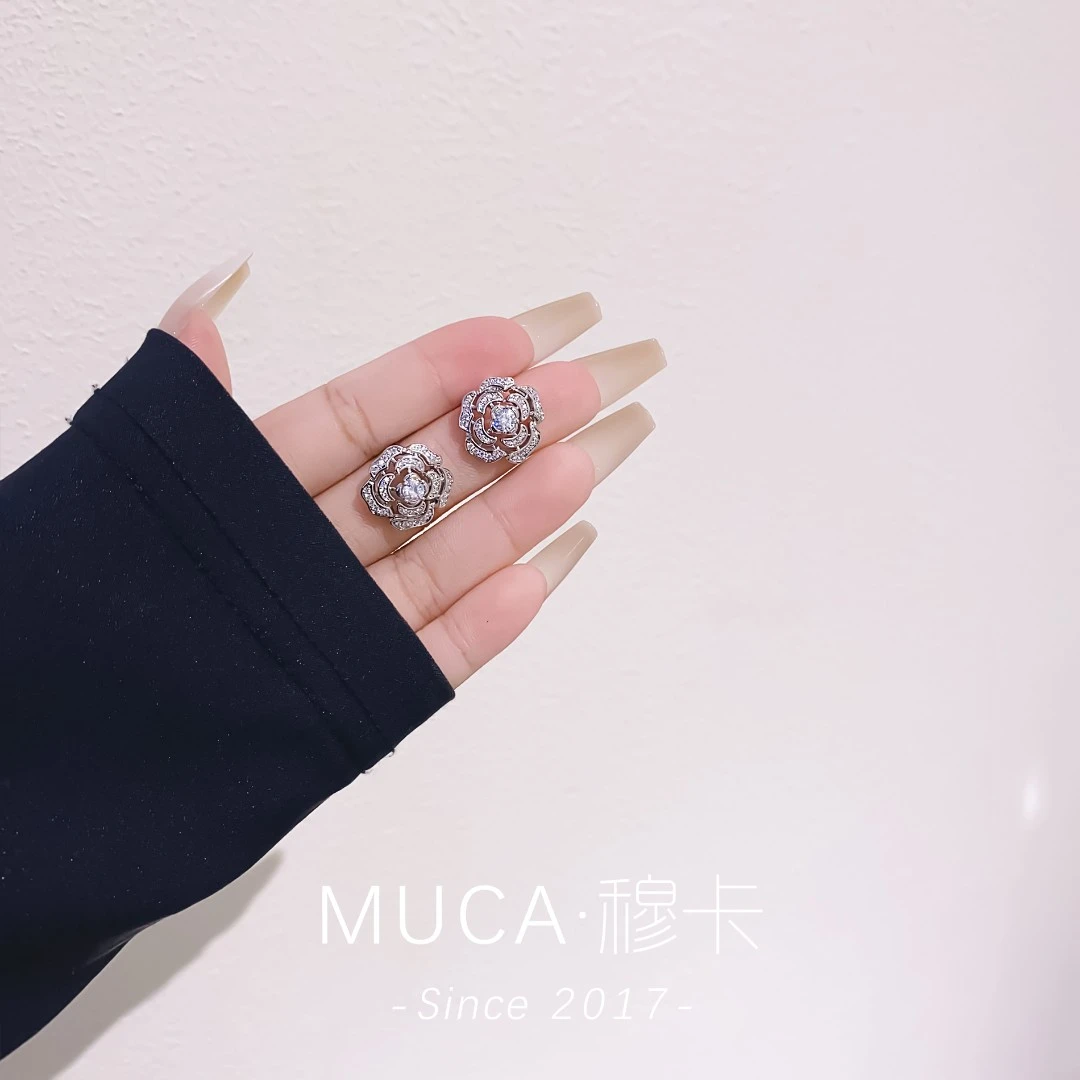 铜合金合成锆石耳饰 经典轻奢百搭时尚设计感女耳钉F1065