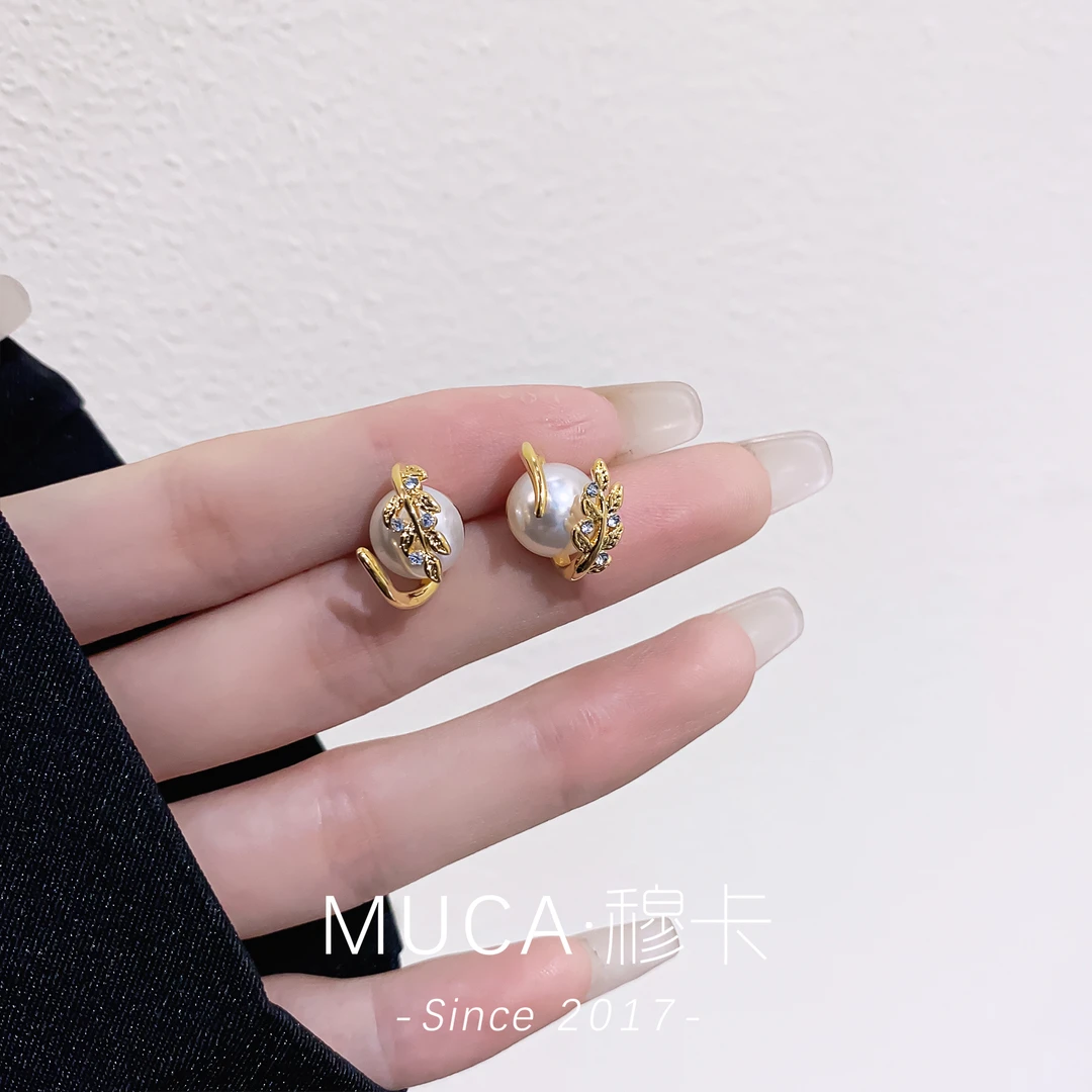 铜合金仿珍珠耳饰 经典轻奢百搭时尚设计感女耳钉F693