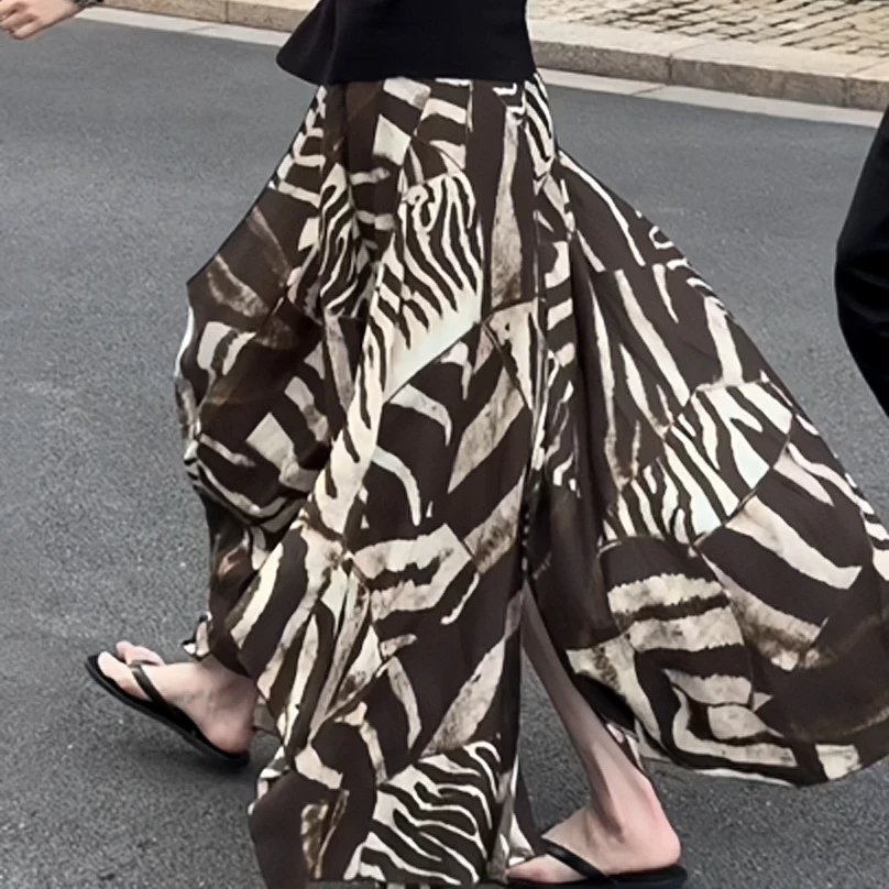 高级感超好看长裙2025夏季新款休闲风不规则棕色印花开叉半身裙女