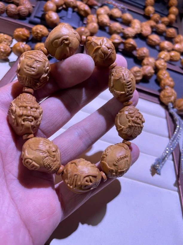 拜山门（刀板）手工雕刻橄榄核手串，先关注，直播间拍尺寸