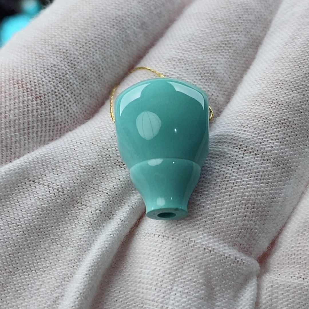 绿松石配饰未镶嵌落**秋