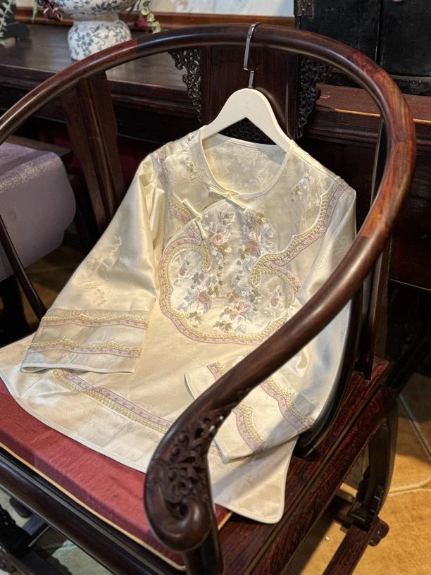 『白雪公主』早春新款高端国风提花重工刺绣圆领百搭显白上衣