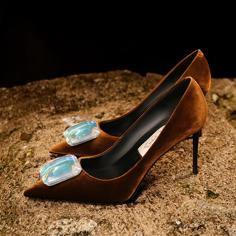 【水晶之恋】Miss left/独女法式高跟鞋女2024尖头细跟金丝绒单鞋