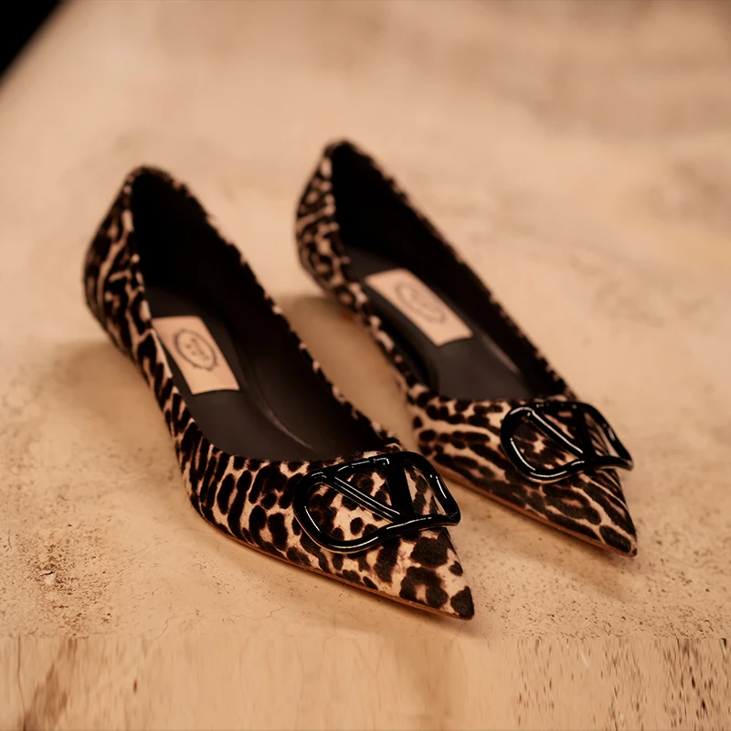 【沙漠之舟】独女2025年夏季新款气质豹纹矮跟尖头高跟鞋女细跟单鞋