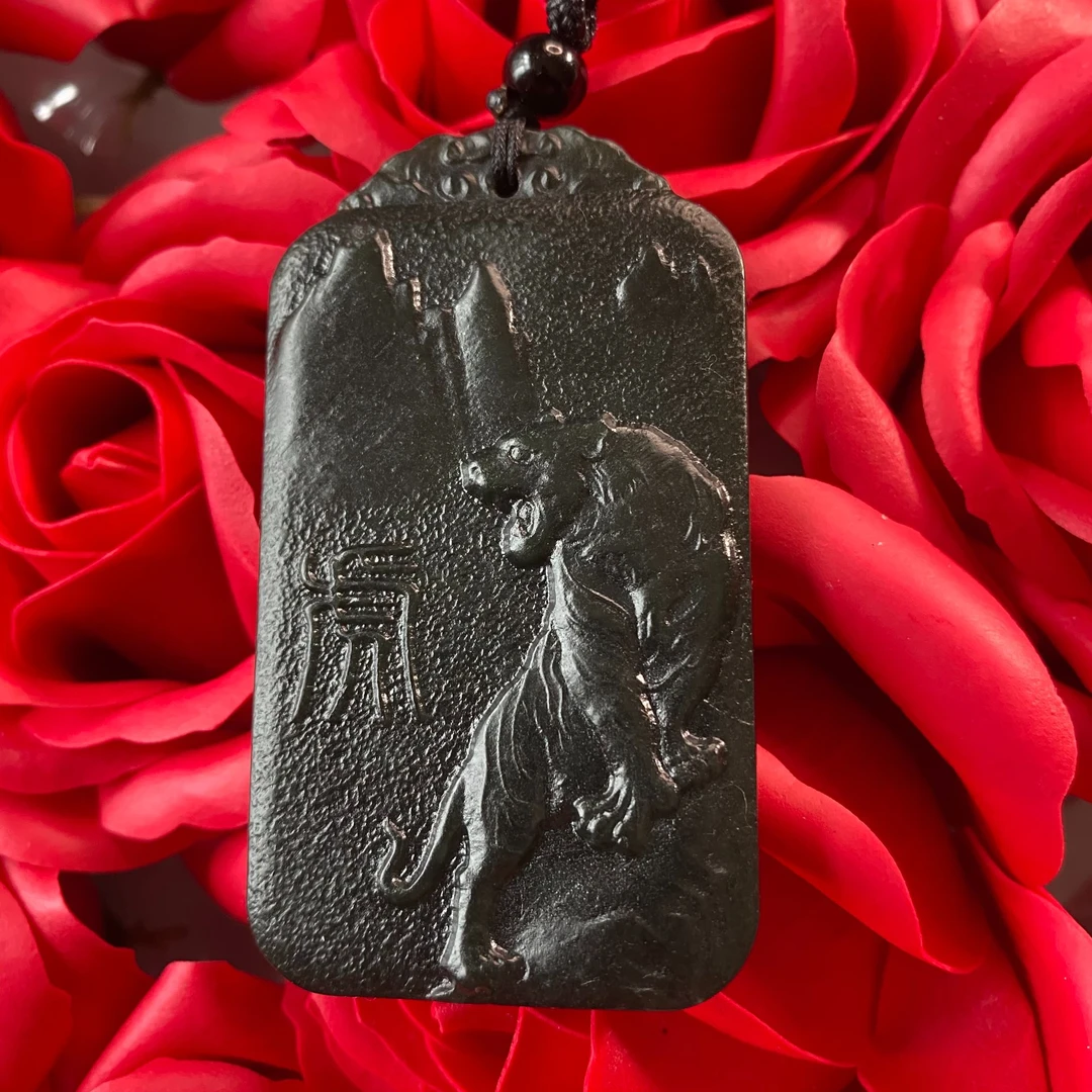 2024新款和田玉青玉守护神女款手工复古双面雕刻精雕