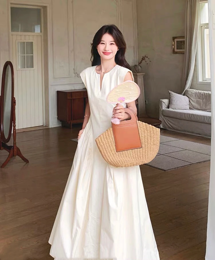 米米法式气质高级感高端精致v领收腰显瘦连衣裙子女夏季新款长裙