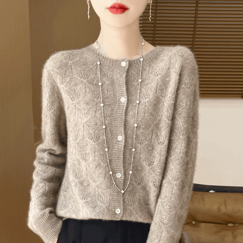 秋冬季设计感鼓包圆领镂空重工提花减龄宽松亲肤时尚开衫百搭