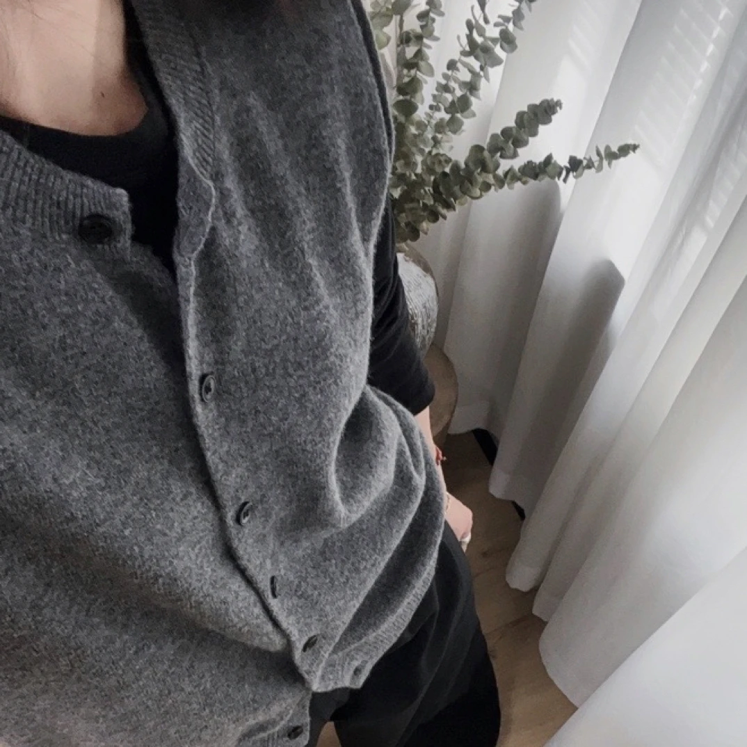 她家现货慵懒韩风宽松复古时尚显瘦钉扣款羊毛背心