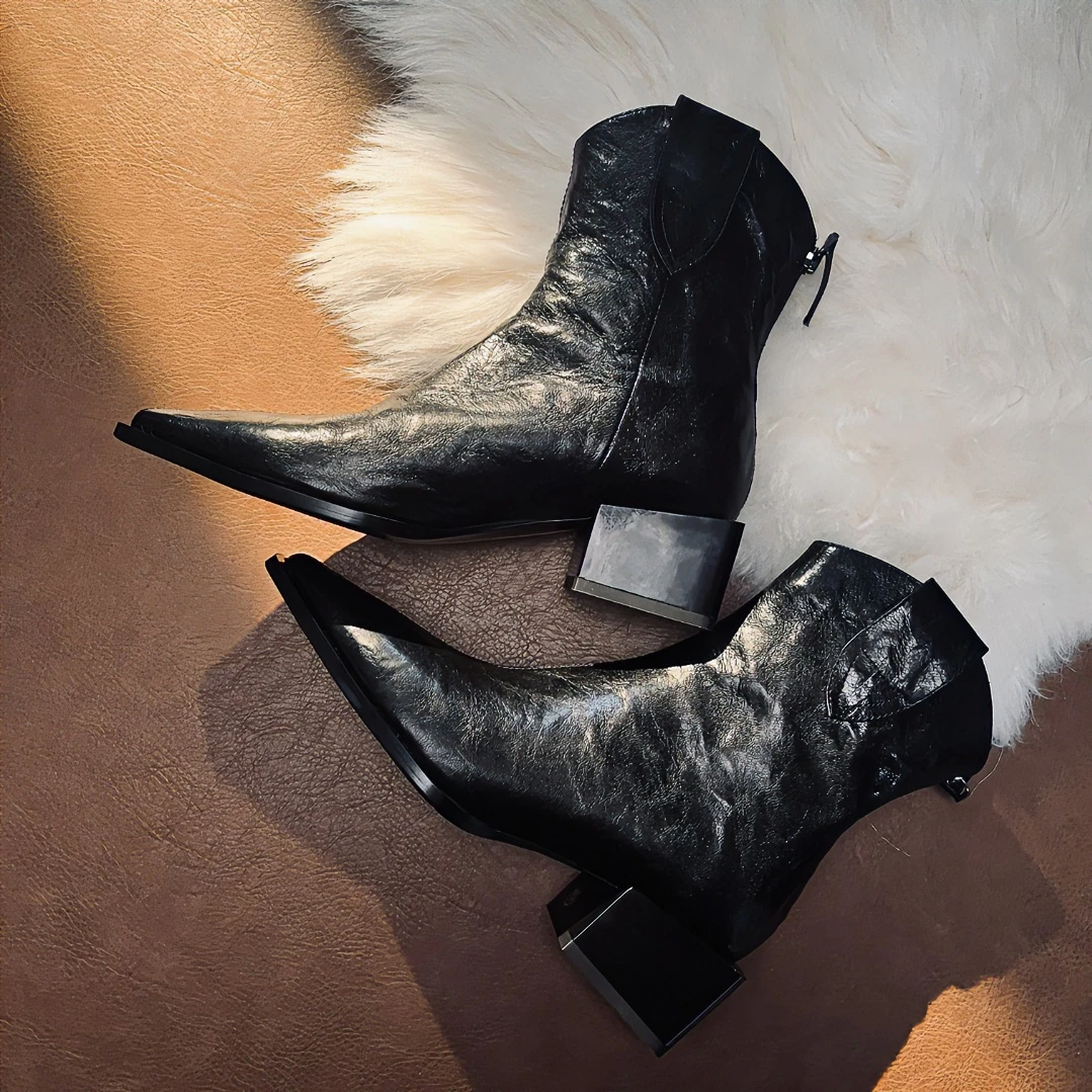 气质女神粗跟春秋气质短靴时尚百搭复古马丁靴尖头女士中跟4406