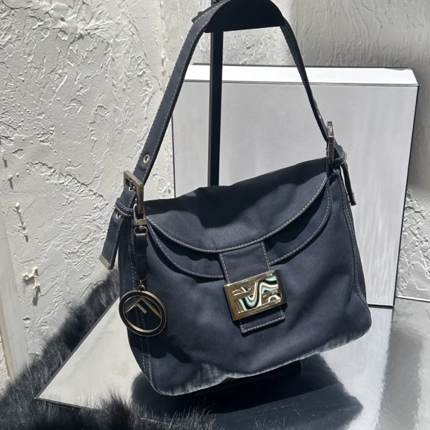 95新 FENDI/芬迪 牙牙 丹宁珐琅扣元宝包