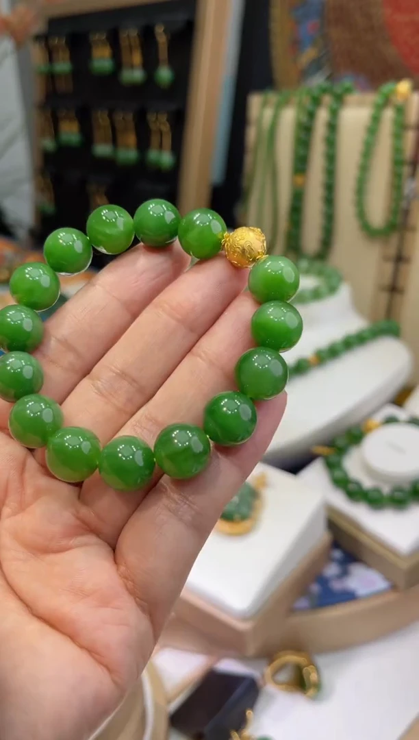 【闪购商品】和田玉手串18K金镶嵌12mm-猕猴桃