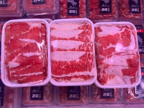 鲜切牛肉片可做火锅烧烤炒菜肥瘦相间