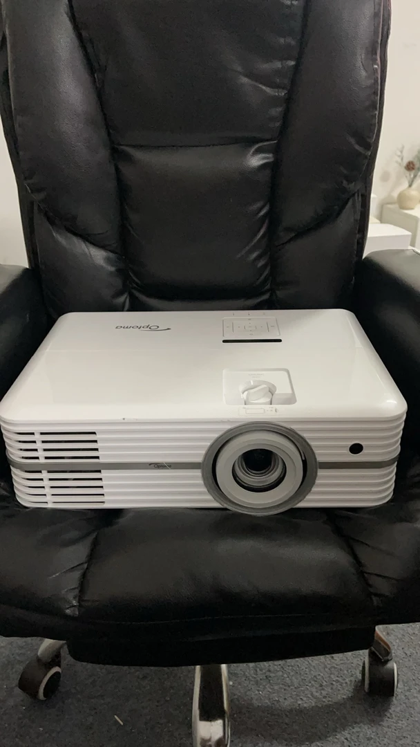 UHD65高清4k影院120万高对比度卧室客厅影院投影仪