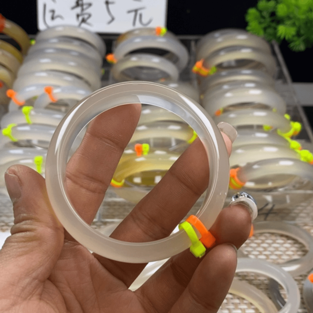 【闪购商品】玛瑙/玉髓手镯未镶嵌杰****星