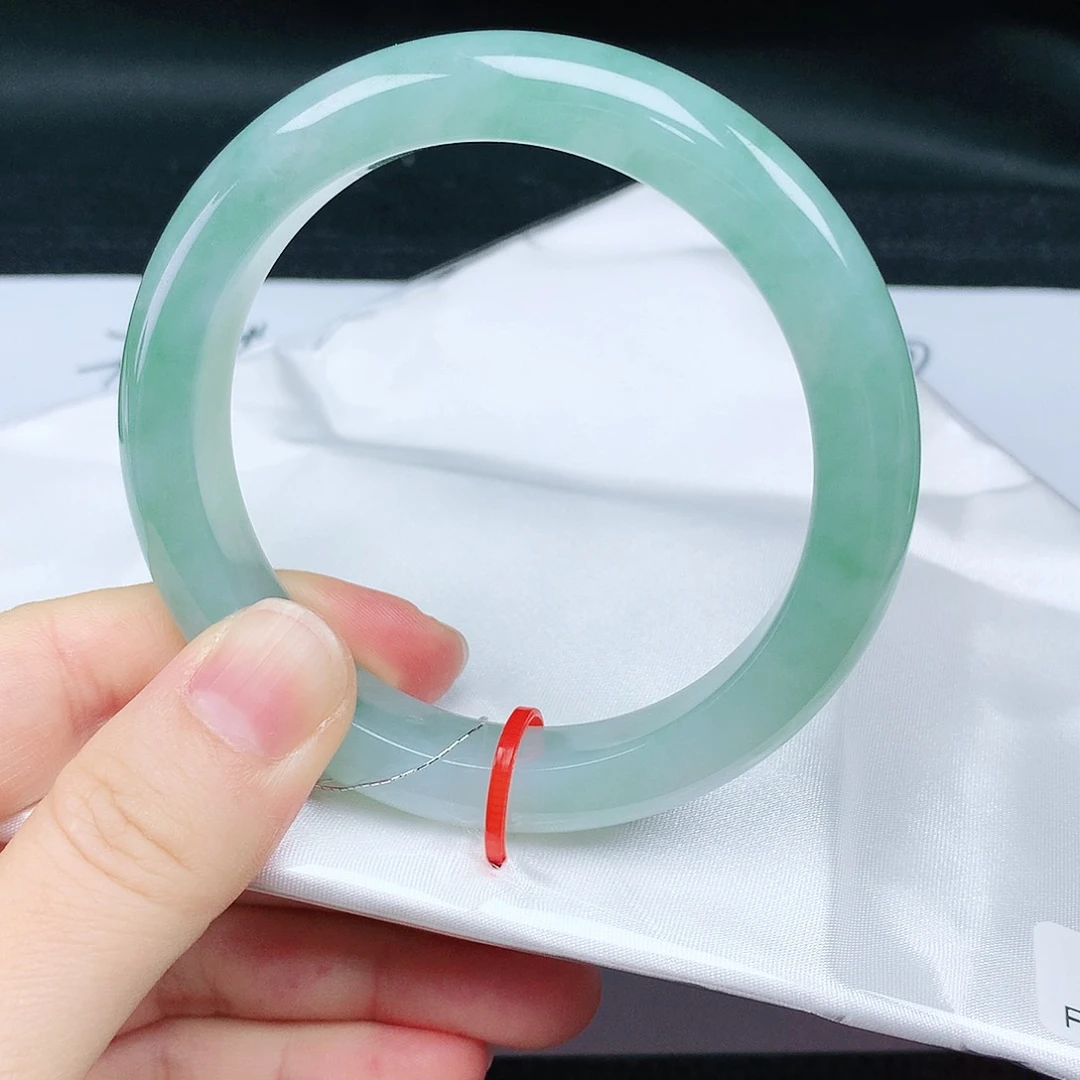 翡翠手镯未镶嵌59圈