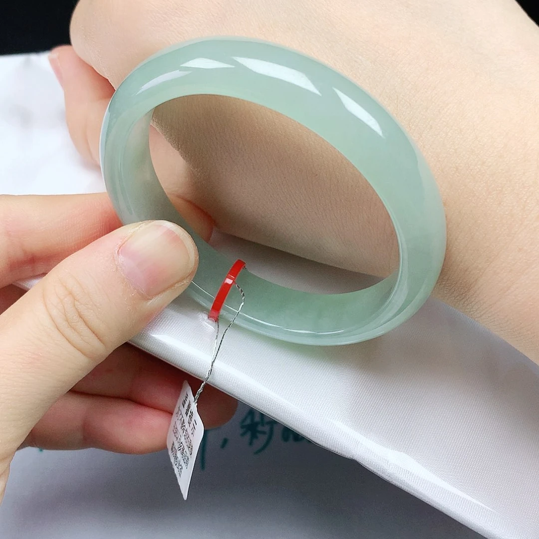 翡翠手镯未镶嵌55贵