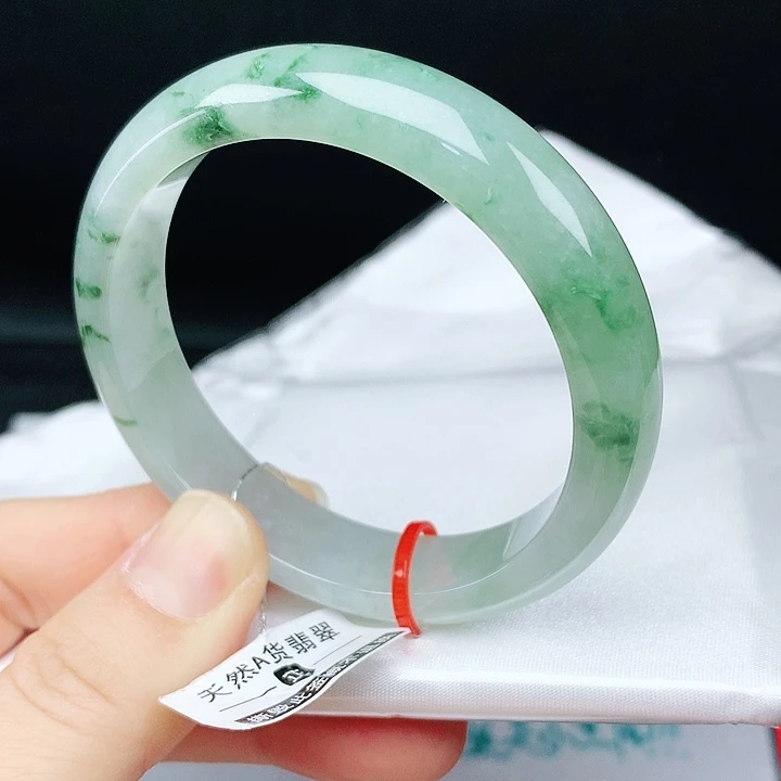翡翠手镯未镶嵌53圈