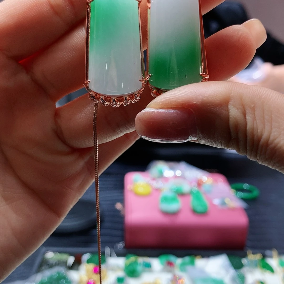【闪购商品】翡翠颈饰未镶嵌