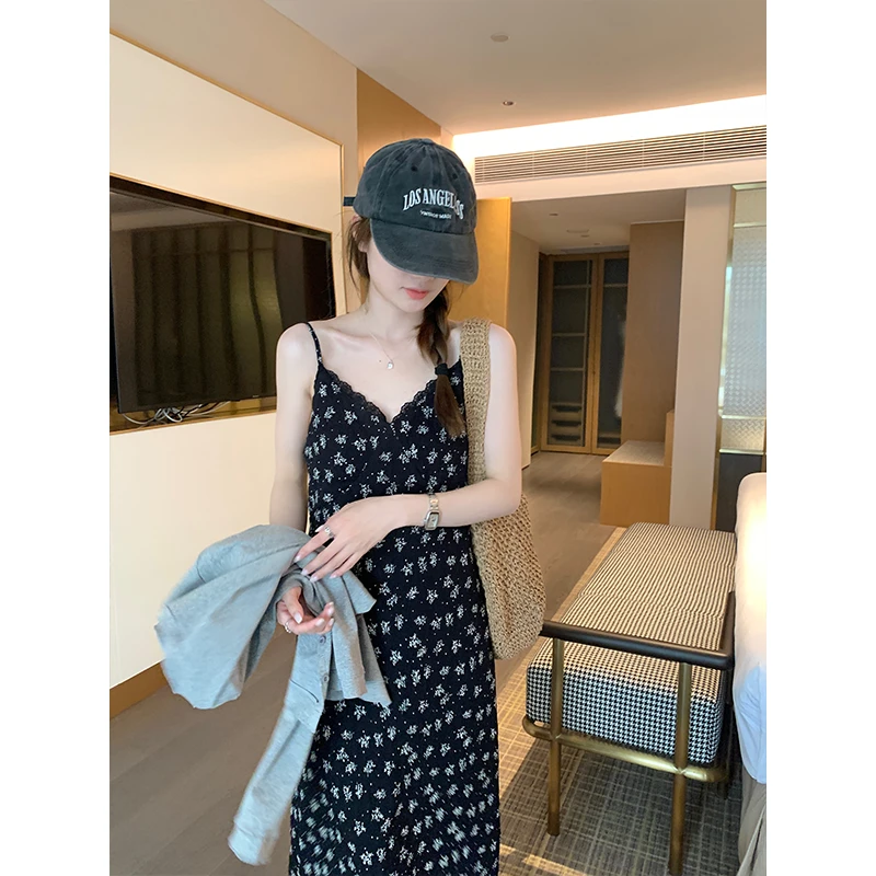 歇碎花v领拼蕾丝吊带连衣裙女肌理感气质显瘦雪纺a字长裙子