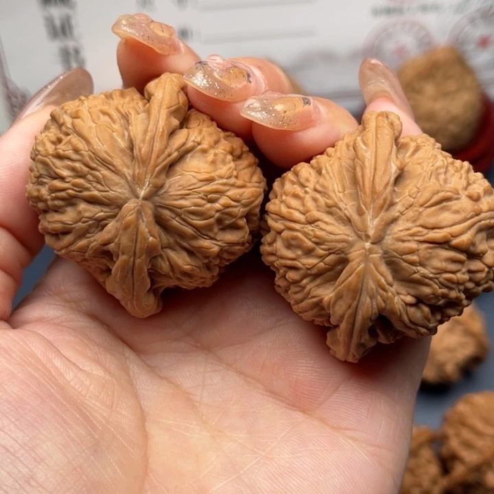 文玩核桃吊坠头货全品红皮41闷白