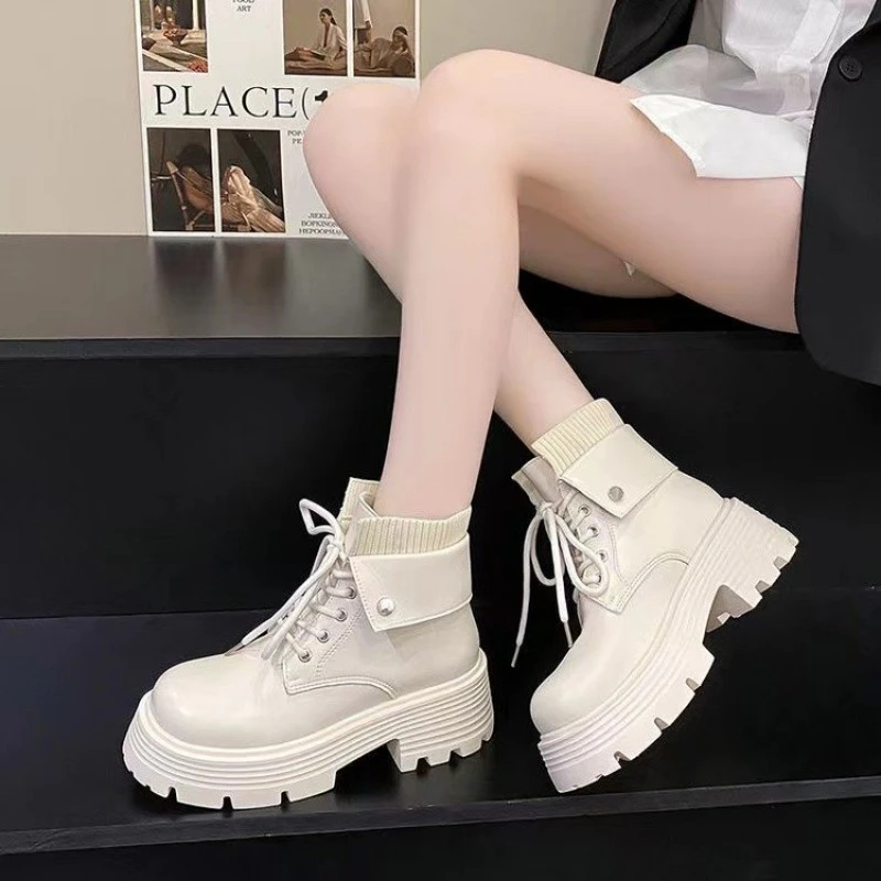 厚底增高白色瘦瘦靴马丁靴女小短靴洋气又高级英伦风靴子女短靴子