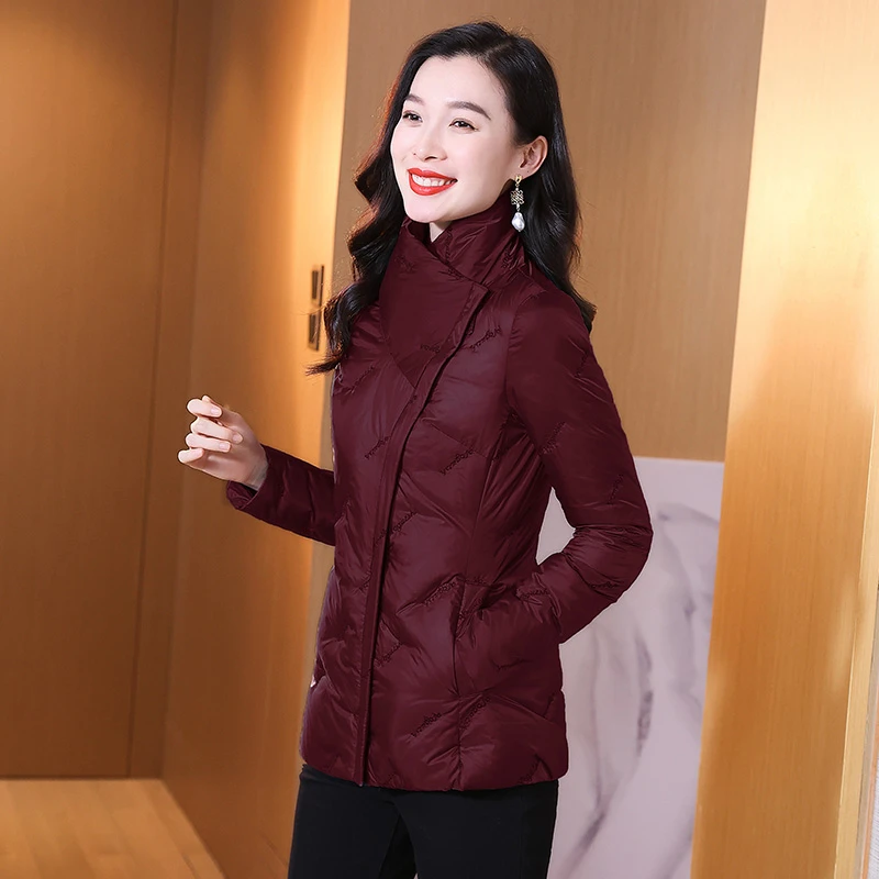 酒红色短款羽绒服女冬季2024新款正品修身时尚保暖白鸭绒外套999
