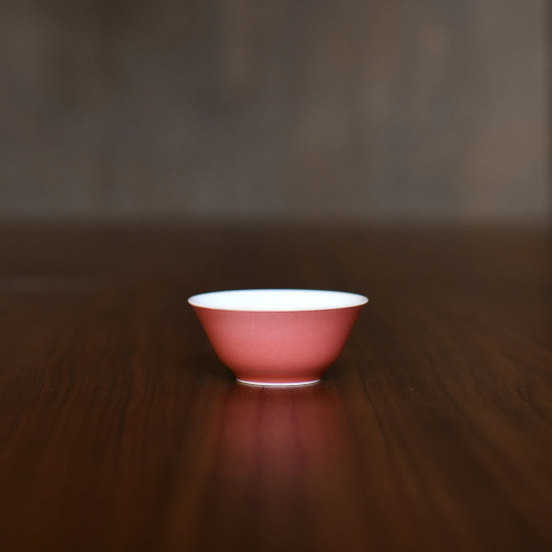 谷雨山房豇豆红雏菊杯口径：61mm 底径：26mm 高度：26mm 容量：30ml