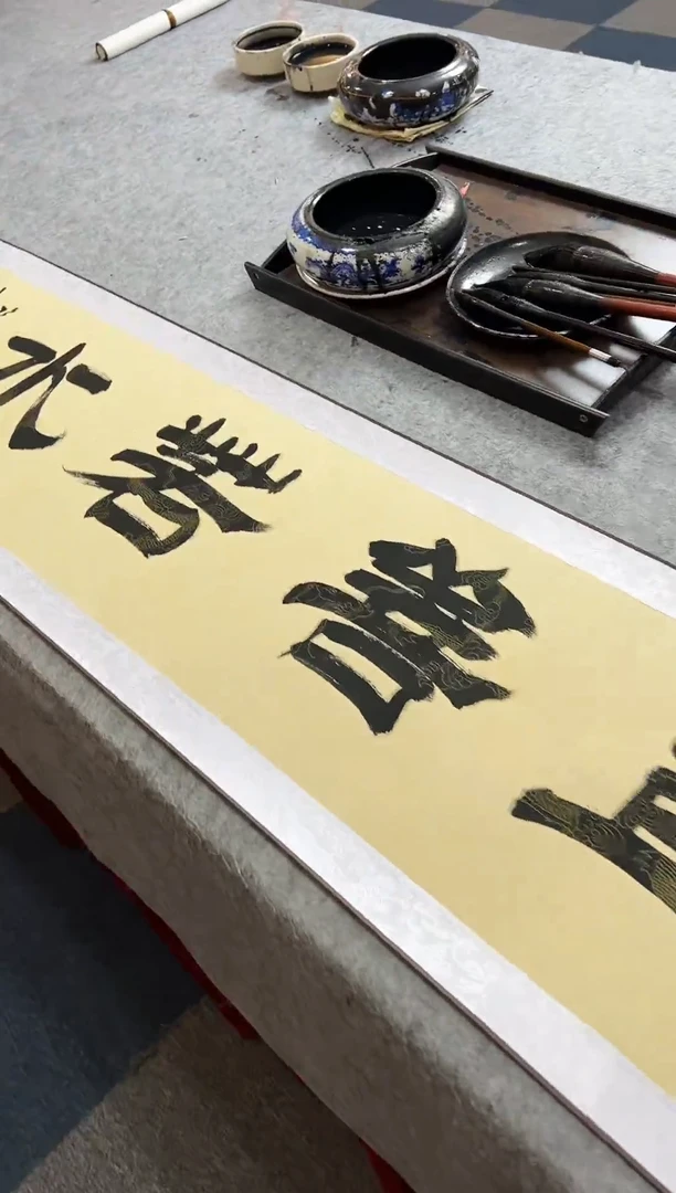 【闪购商品】尹腾蛟-四尺对开仿古龙纹-宝地生金