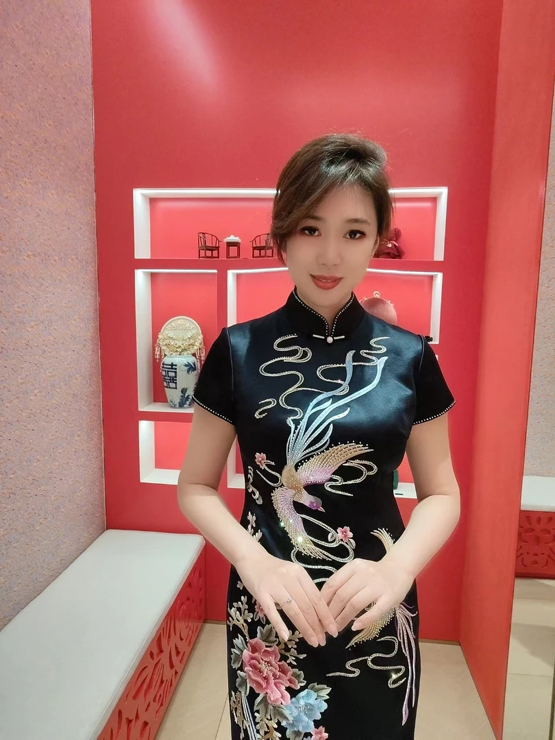 LOOLAYY六礼17726刺绣款旗袍裙气质时尚国风