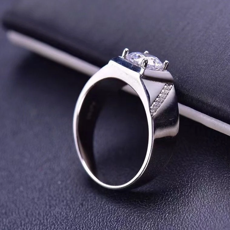 925银莫桑石戒指 【经典男戒】时尚男戒925银镶嵌戒合成碳硅石