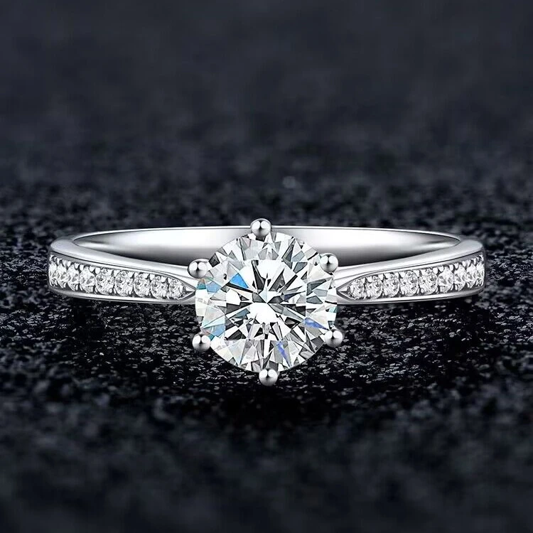 925银莫桑石戒指  30分小巧精致 经典小蛮腰银托镶嵌合成碳硅石