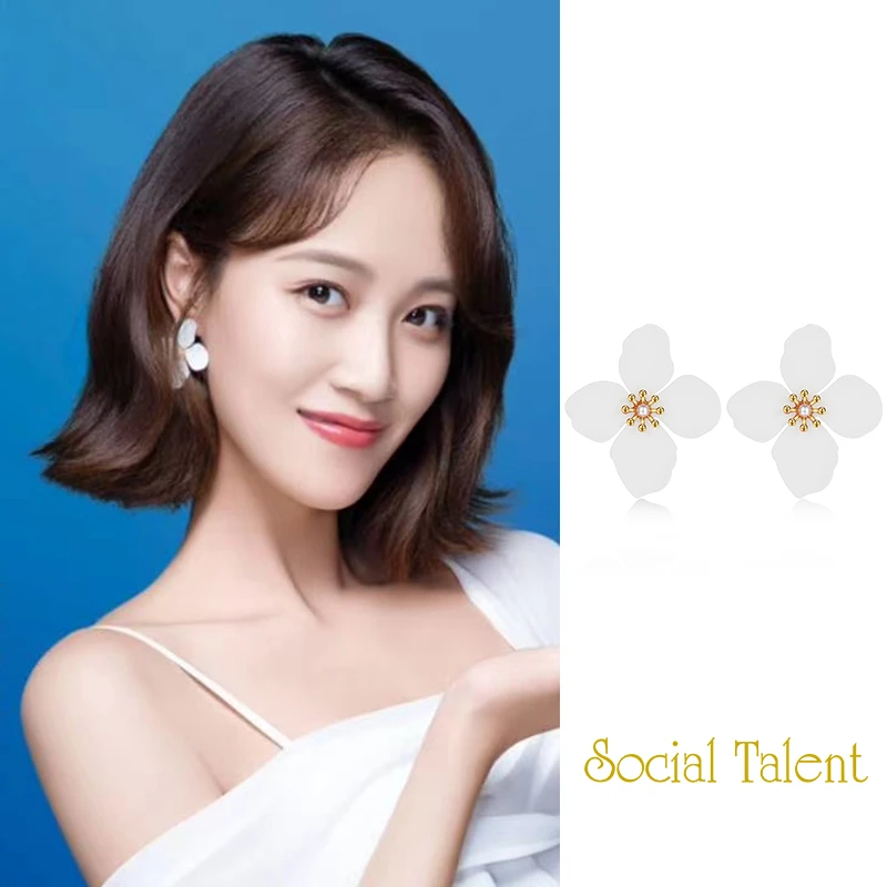 铜合金耳饰 【梦颖 X SOCIAL TALENT】长寿花耳钉气质超仙设计感