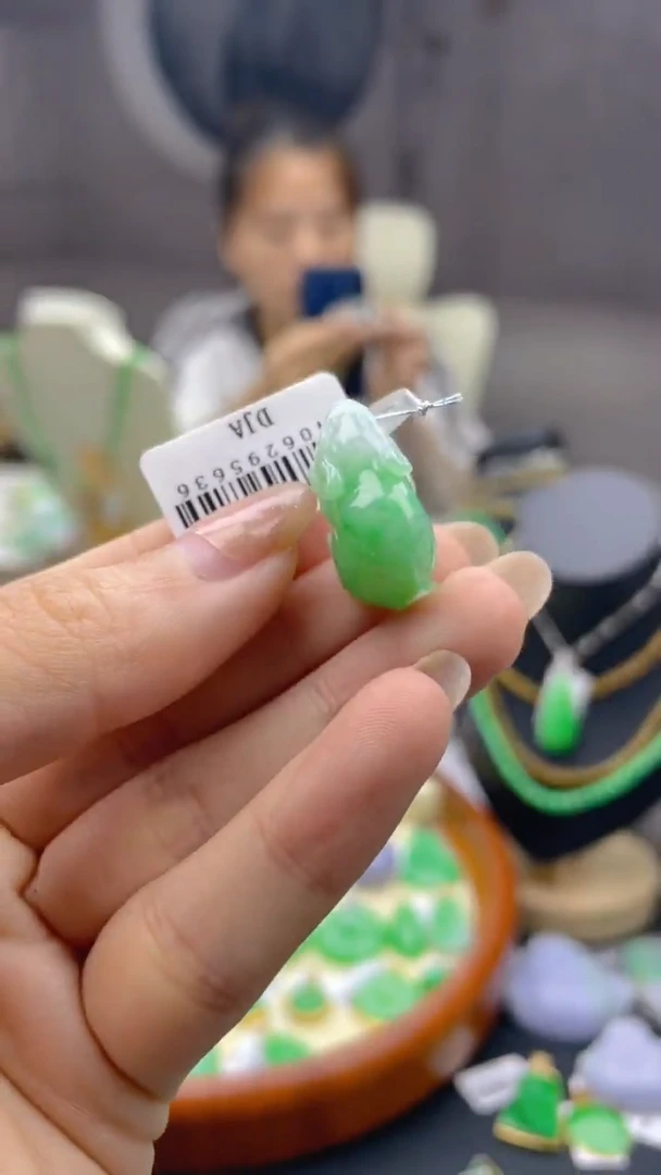 【闪购商品】翡翠颈饰未镶嵌天然缅甸A货翡翠 包邮