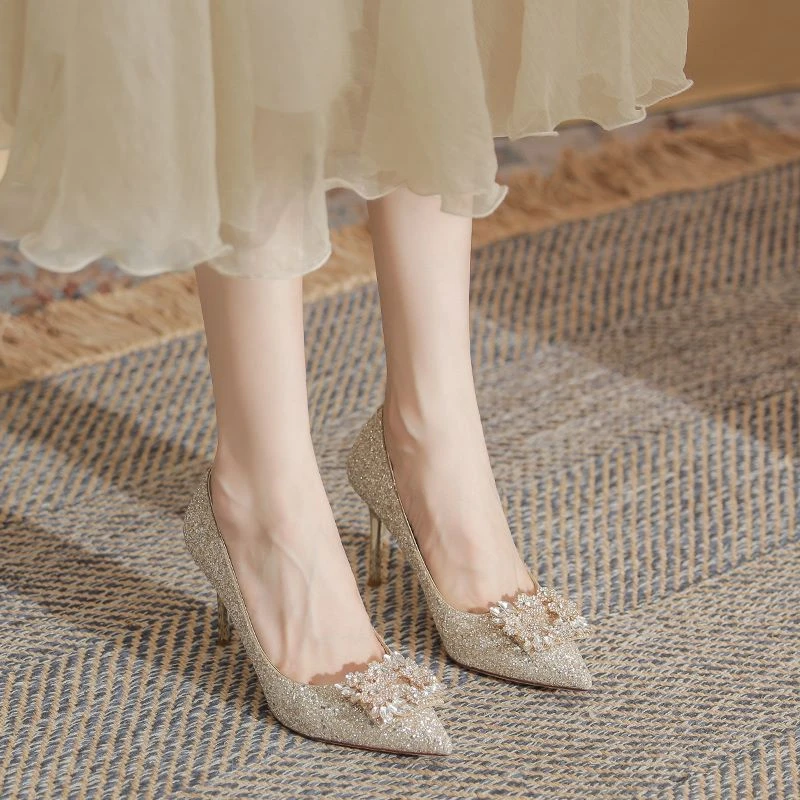 小众法式尖头婚鞋女不累脚秀禾婚纱主婚纱新娘鞋细跟高跟鞋约会鞋