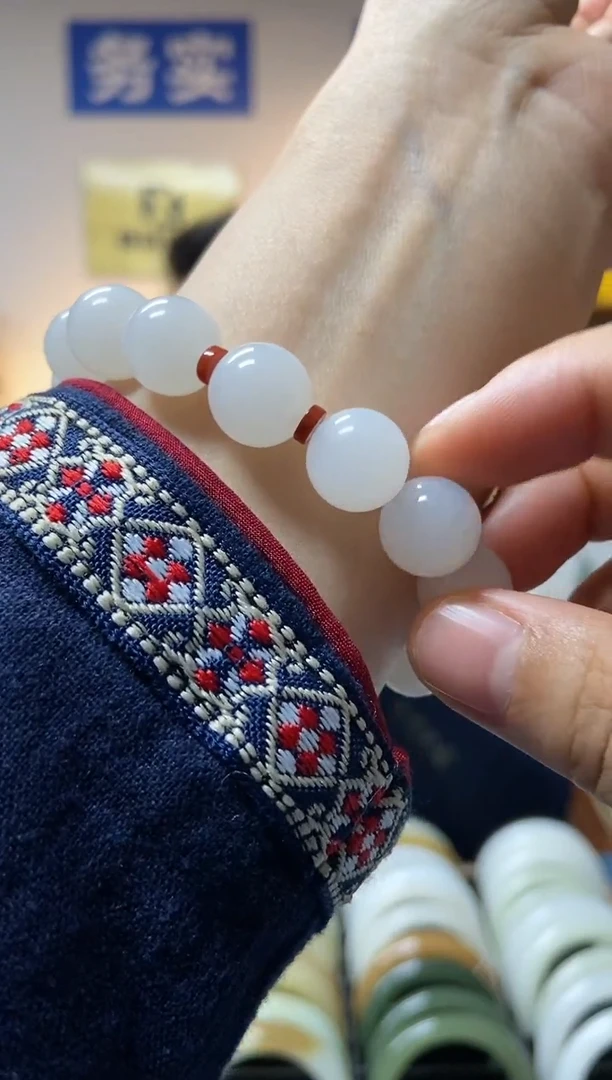 【闪购商品】和田玉手链未镶嵌且末白卡12手串一条