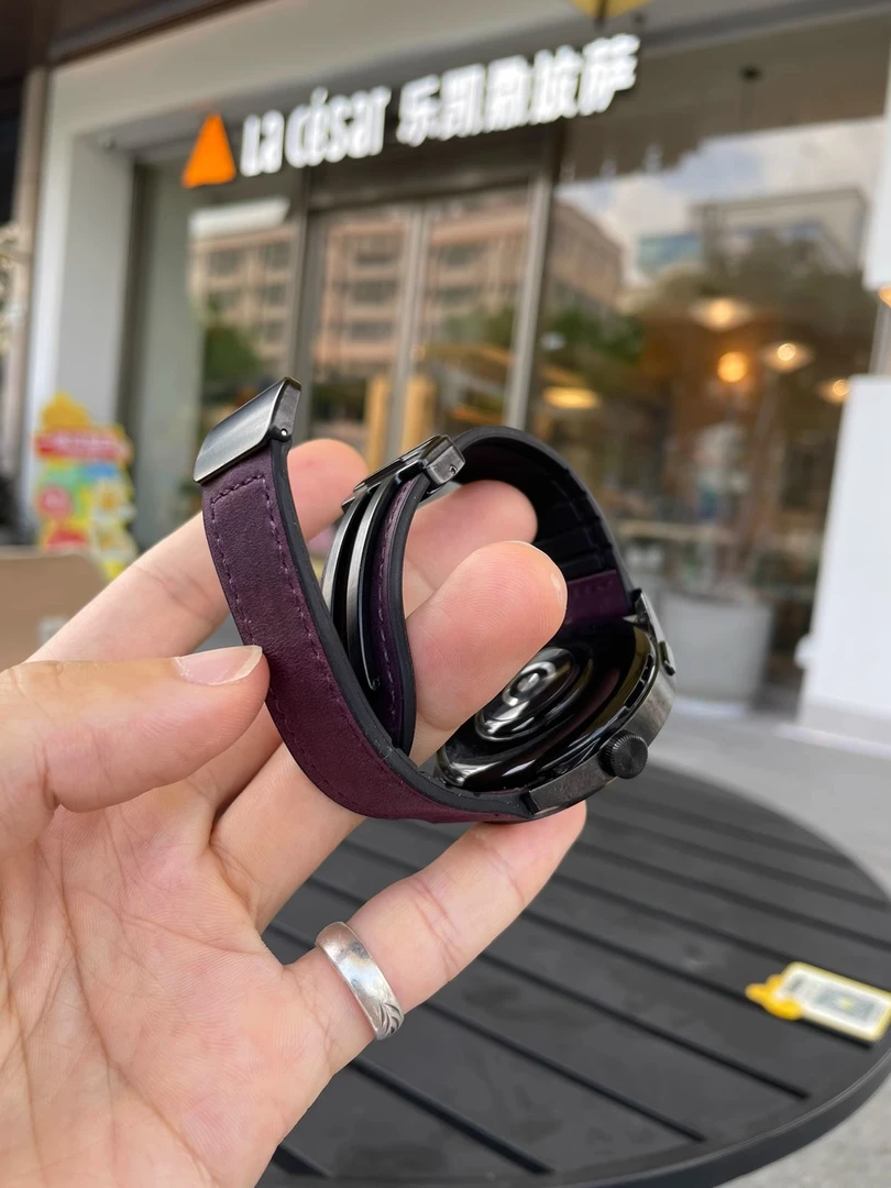 卡客 深紫疯马皮适用华为手表GT4表带软GT23pro磁吸扣watch3小米