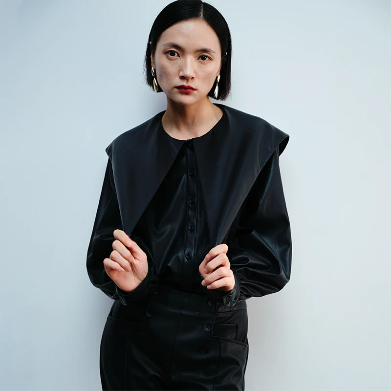 LIYIHAN冬季设计师时尚气质黑色大方领女士皮衬衫上衣
