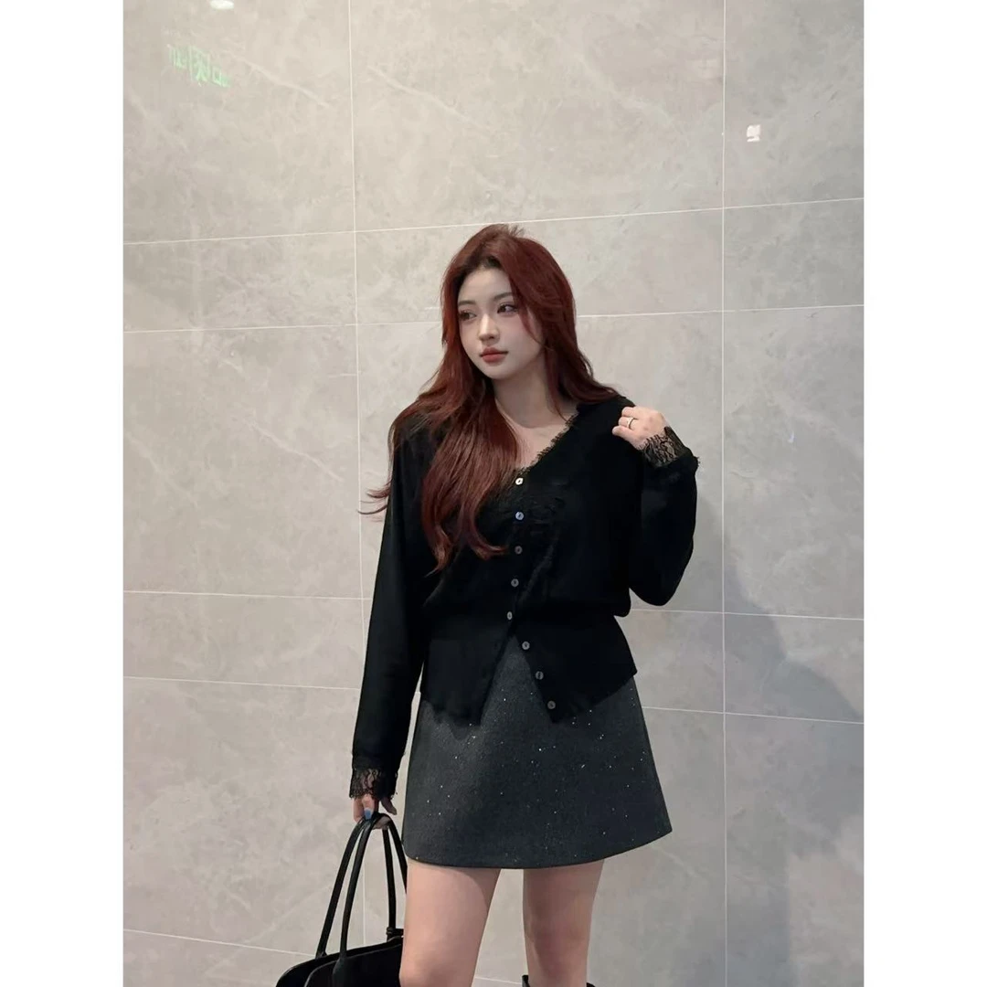 Xiaix【暖秋回忆】时尚秋冬V领蕾丝开衫毛衣内搭上衣LS2009