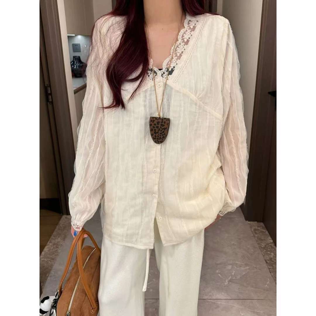 Xiaix【浪漫法式】蕾丝拼接V领长袖衬衫叠穿衬衣打底LS1107夏夏