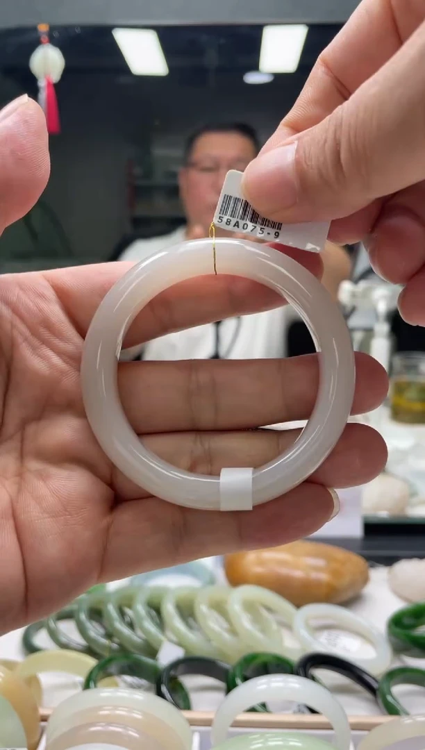 【闪购商品】和田玉手镯未镶嵌编码075-9 圈口53-54