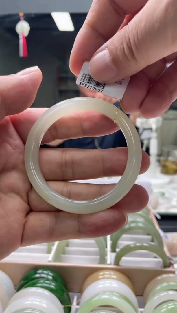 【闪购商品】和田玉手镯未镶嵌编码0057 圈口