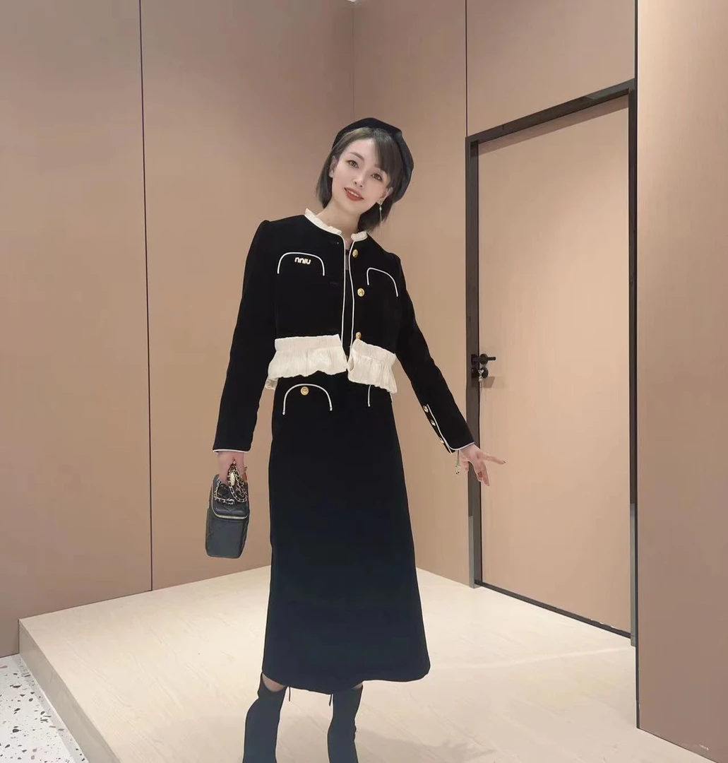 【套装】小香风时髦拼接显瘦长袖丝绒外套半身裙套装秋冬气质百搭