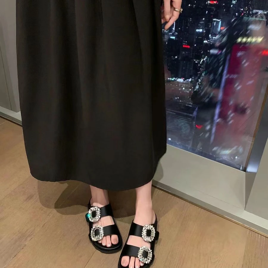 全新未使用 Roger Vivier/罗杰·维威耶 Roger vivier 钻扣凉鞋