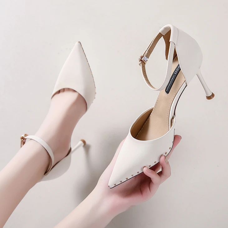 8717【7厘米】时尚铆钉高跟鞋女夏季百搭尖头细跟一字扣带中空单鞋