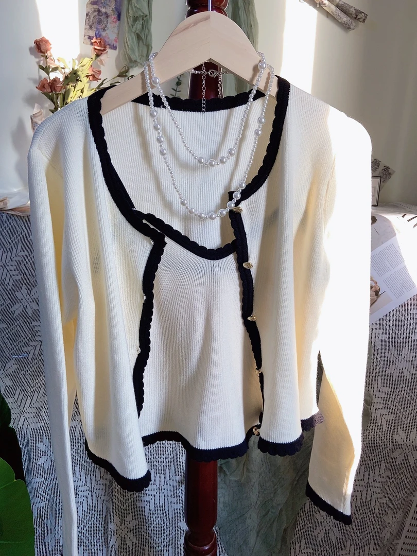 秋冬小香风米色显瘦甜美洋气高端气质款时尚百搭长袖针织衫两件套