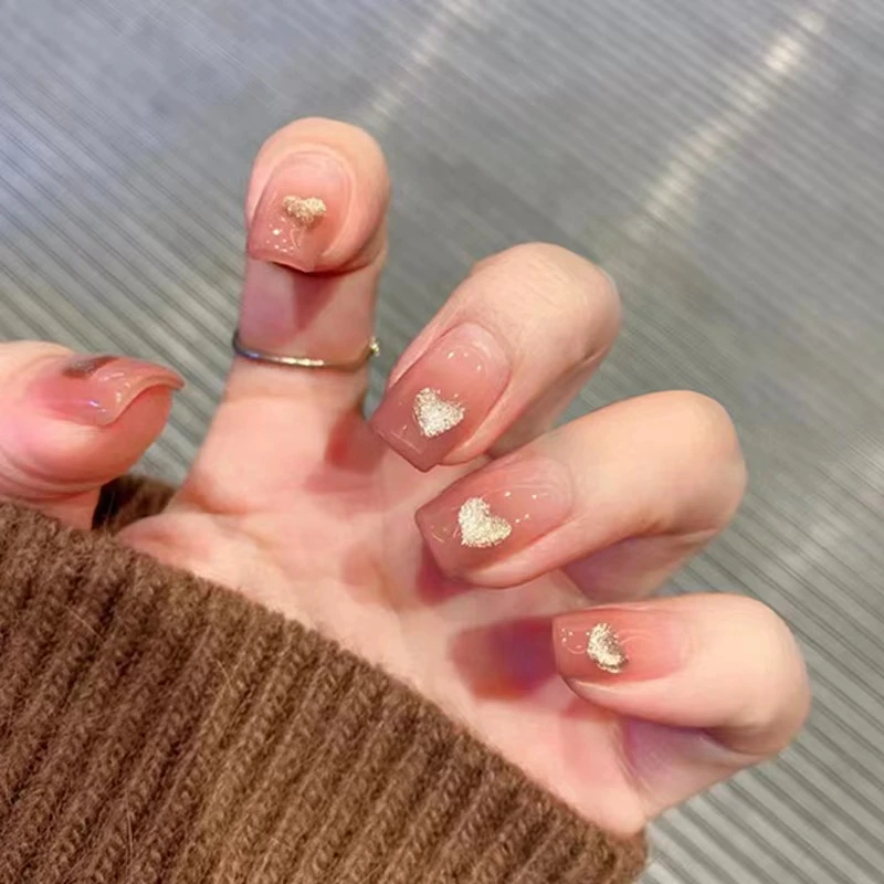短款简约甜美渐变爱心高级感穿戴甲新春战甲美甲片可拆卸甲片24片