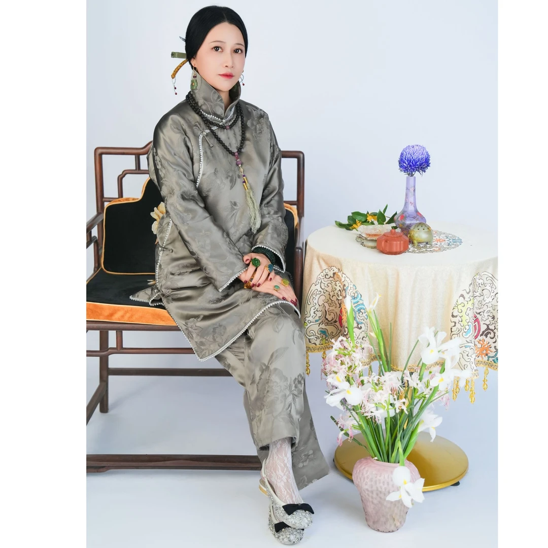 【云裳溪10月 杭州新款】国风月影灰色传统中式桑蚕丝绣花棉服套装